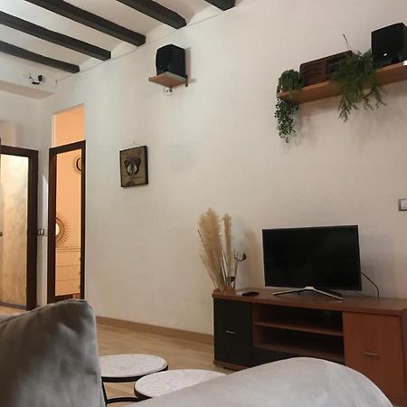 Rustic 2 Bedroom Apartment Poble Sec บาร์เซโลนา ภายนอก รูปภาพ